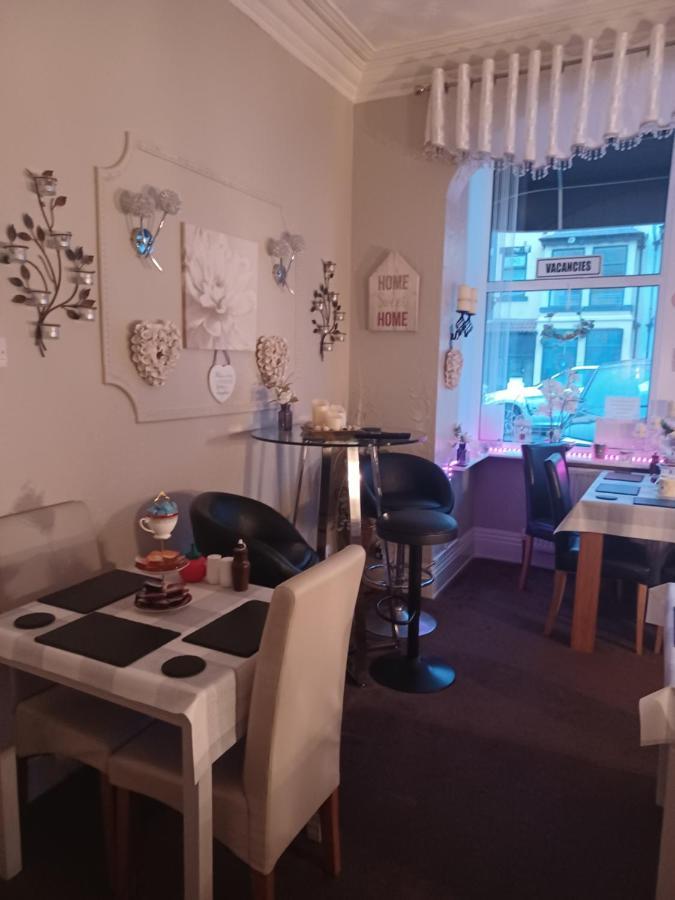 Friends Hotel Μπλάκπουλ Εξωτερικό φωτογραφία